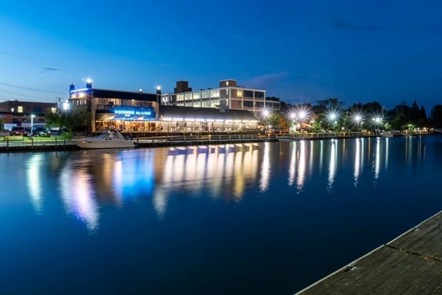 Restaurant The Dockside Bar Grill Amherst New York